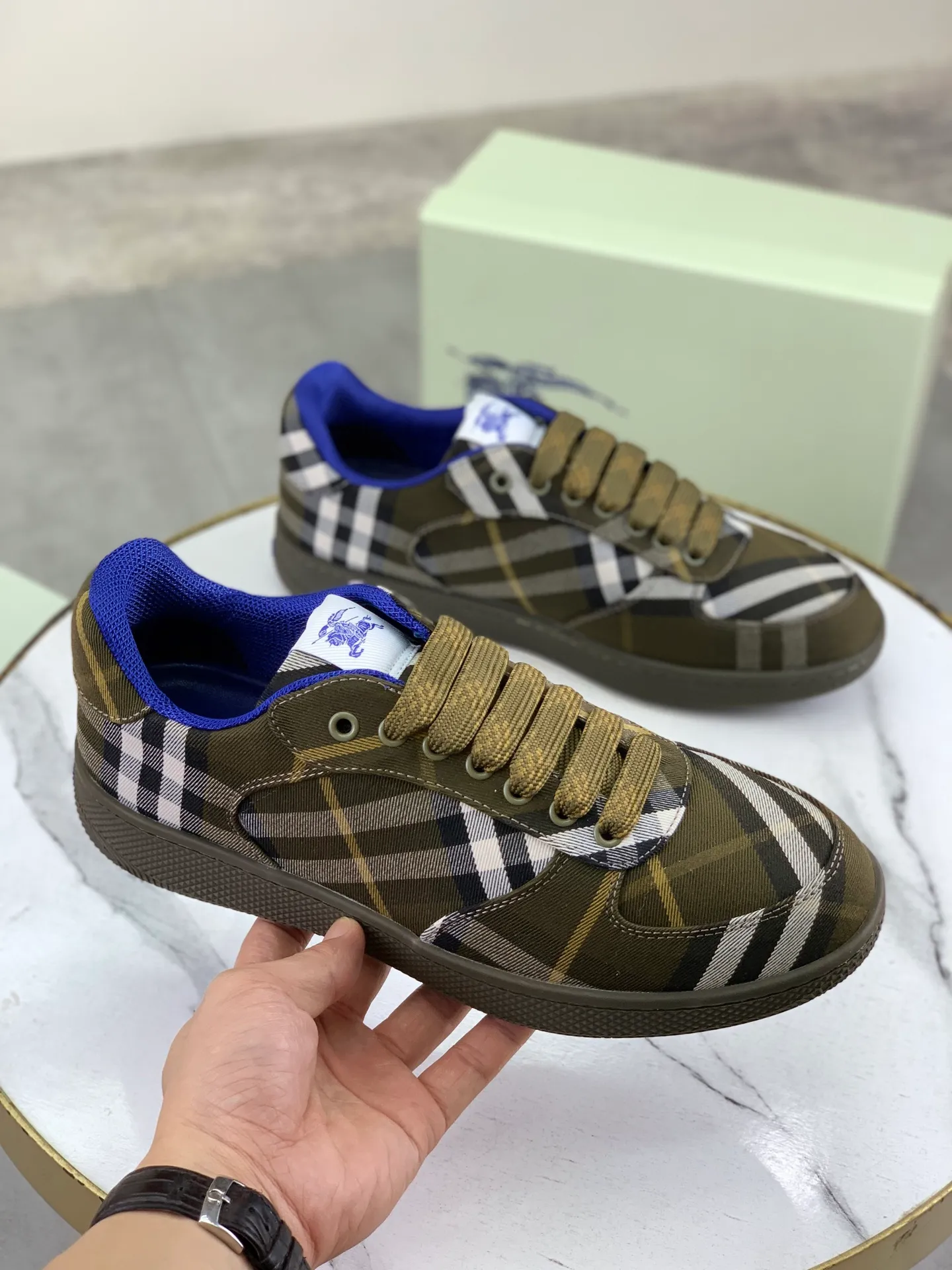 Factory price P580 [BURBERRY] Burberry - High-end quality original order - Upper: imported 🔝 original material - Inner: cowhide lining, feet; water-dyed cowhide - Outsole: ultra-light TPR rubber; two-color molded outsole - Super high quality control · Fine workmanship: highlighted (high-end, extravagance, grade) -Size: 38-46 (Male 38 46 can be customized) · Color: 5️⃣ colors available